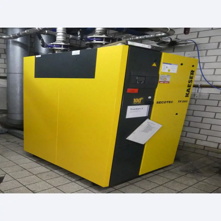 Equipement mécanique et accessoires d'une ancienne imprimerie en héliogravure-9