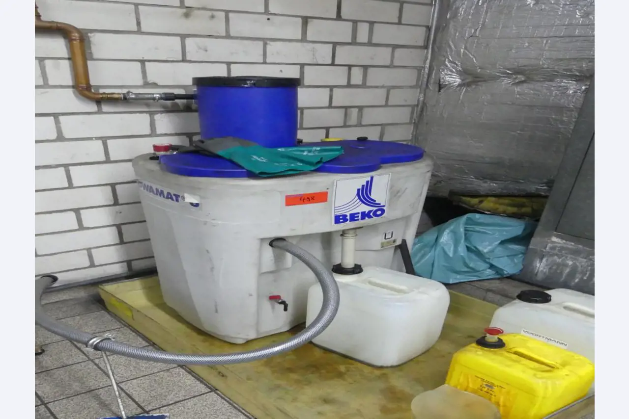 Equipement mécanique et accessoires d'une ancienne imprimerie en héliogravure-13