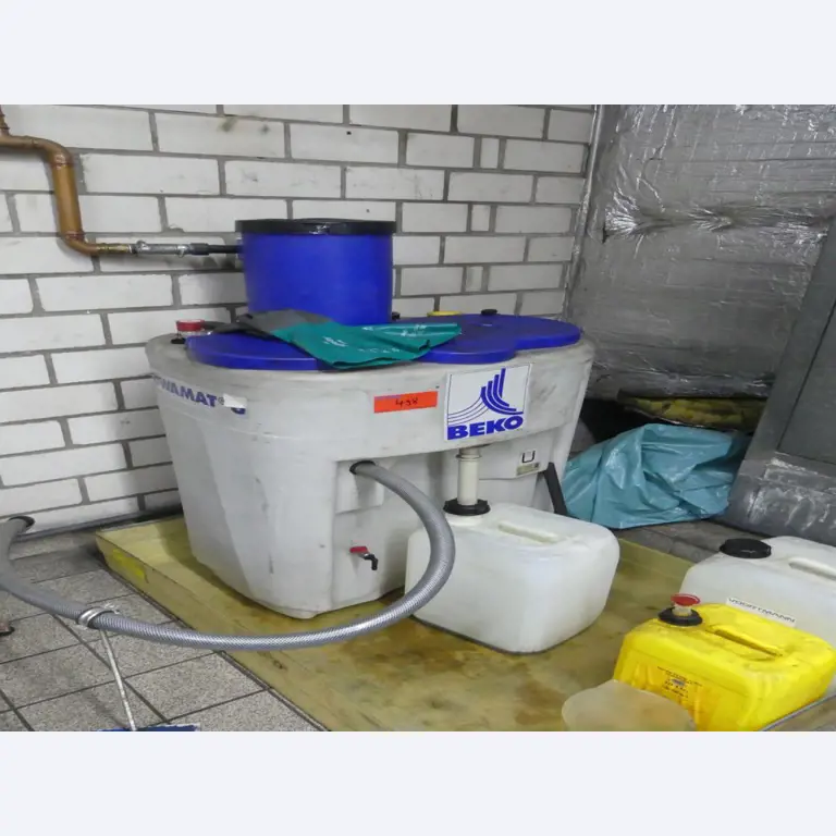 Equipement mécanique et accessoires d'une ancienne imprimerie en héliogravure-13