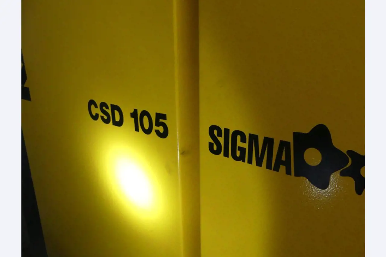 Equipement mécanique et accessoires d'une ancienne imprimerie en héliogravure-3