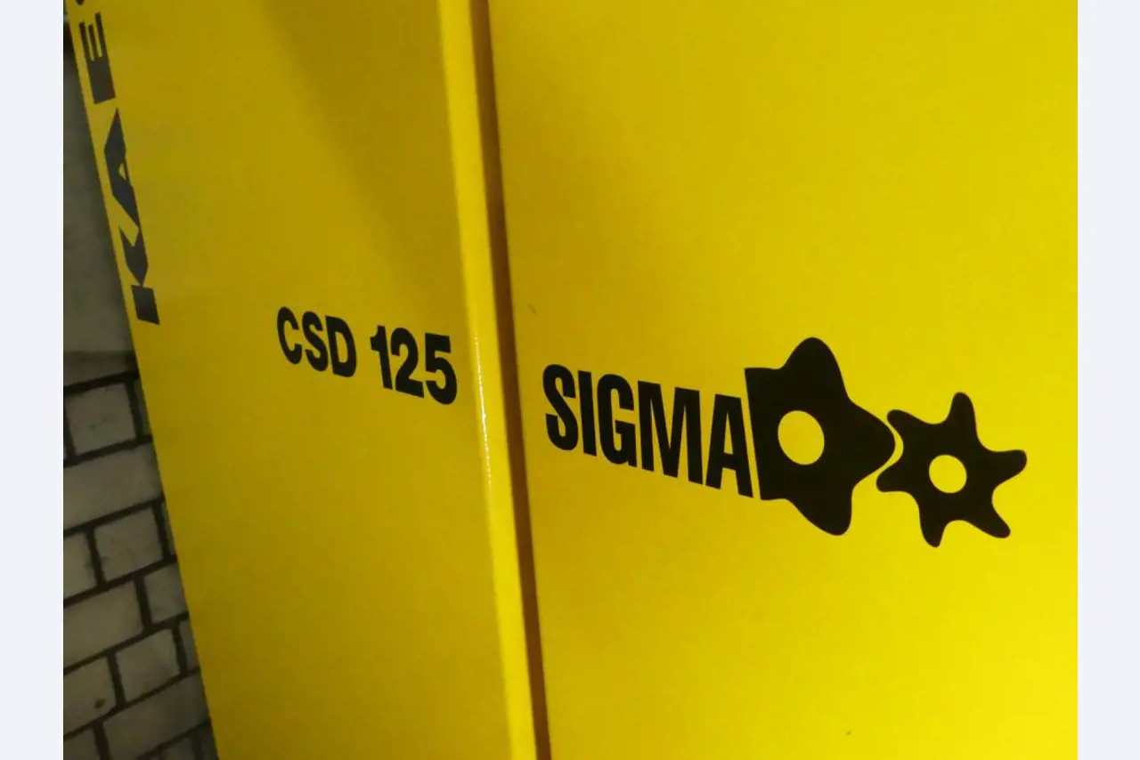 Equipement mécanique et accessoires d'une ancienne imprimerie en héliogravure-7