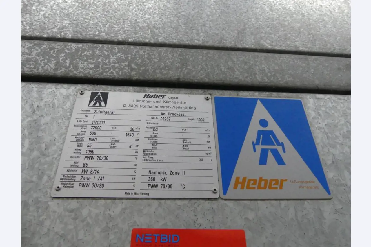 Equipement mécanique et accessoires d'une ancienne imprimerie en héliogravure-3