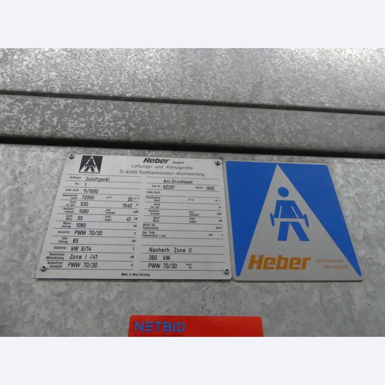 Equipement mécanique et accessoires d'une ancienne imprimerie en héliogravure-3