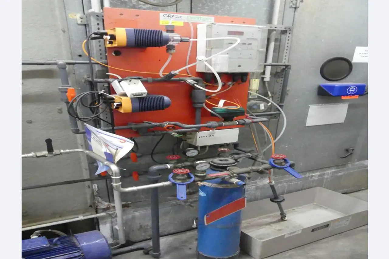 Equipement mécanique et accessoires d'une ancienne imprimerie en héliogravure-4