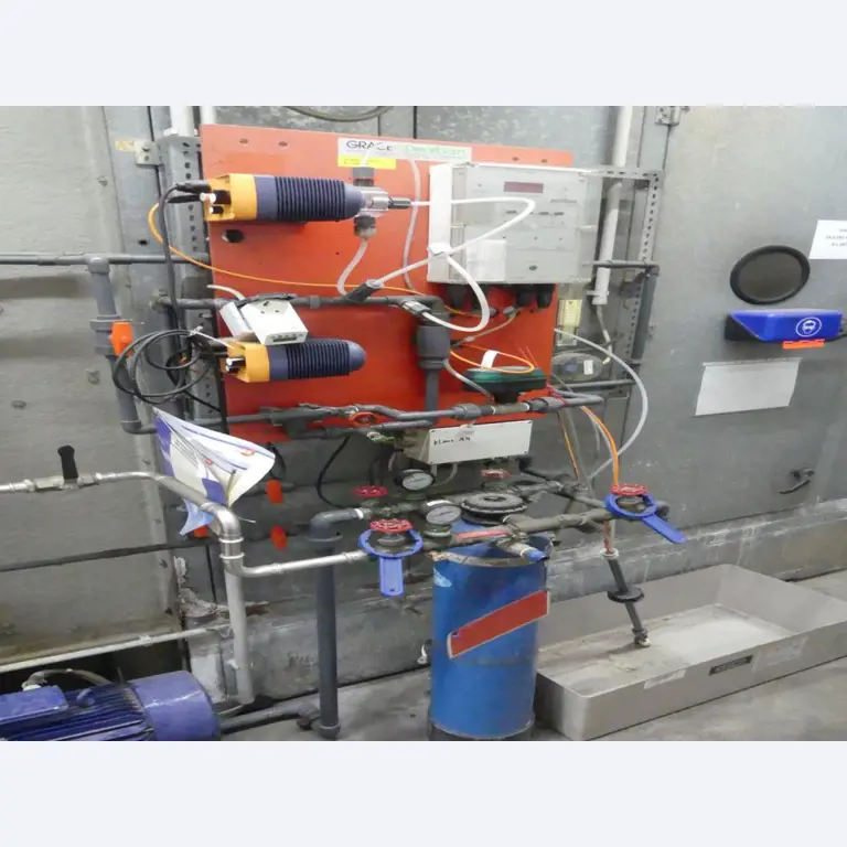 Equipement mécanique et accessoires d'une ancienne imprimerie en héliogravure-4