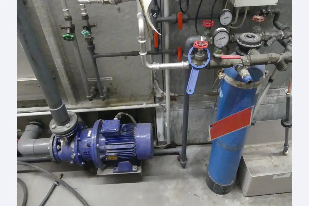 Equipement mécanique et accessoires d'une ancienne imprimerie en héliogravure-5