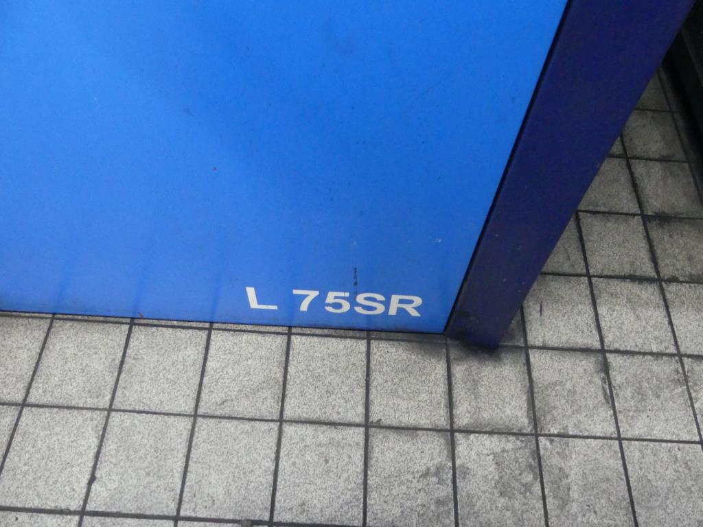 Máquinas e acessórios de uma antiga fábrica de impressão de gravuras-3