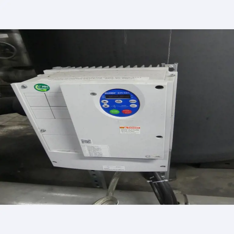 Equipement mécanique et accessoires d'une ancienne imprimerie en héliogravure-3