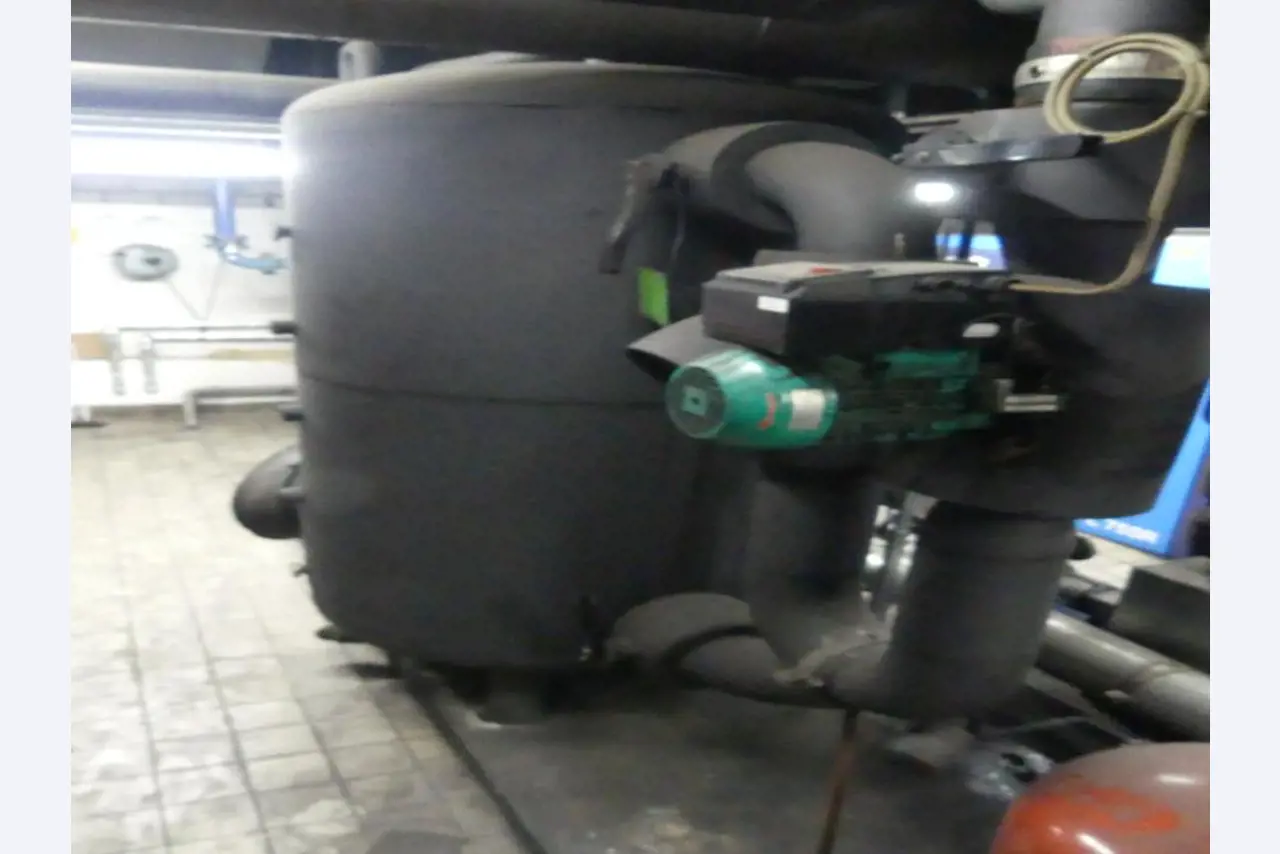 Equipement mécanique et accessoires d'une ancienne imprimerie en héliogravure-5