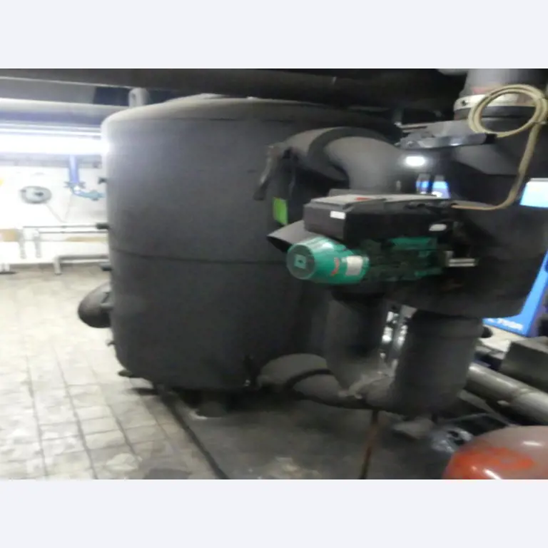 Equipement mécanique et accessoires d'une ancienne imprimerie en héliogravure-5