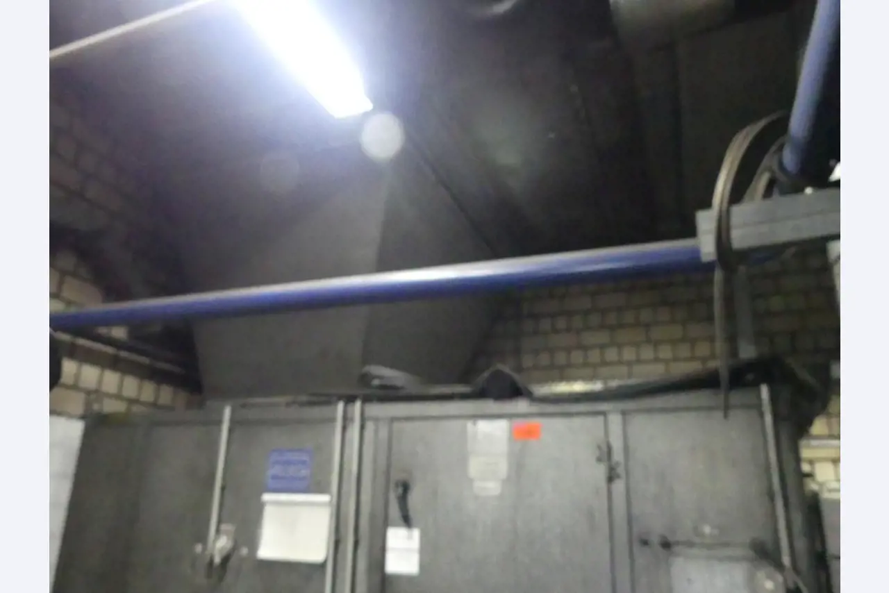 Equipement mécanique et accessoires d'une ancienne imprimerie en héliogravure-8