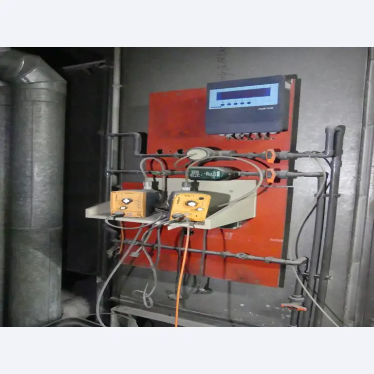 Equipement mécanique et accessoires d'une ancienne imprimerie en héliogravure-1