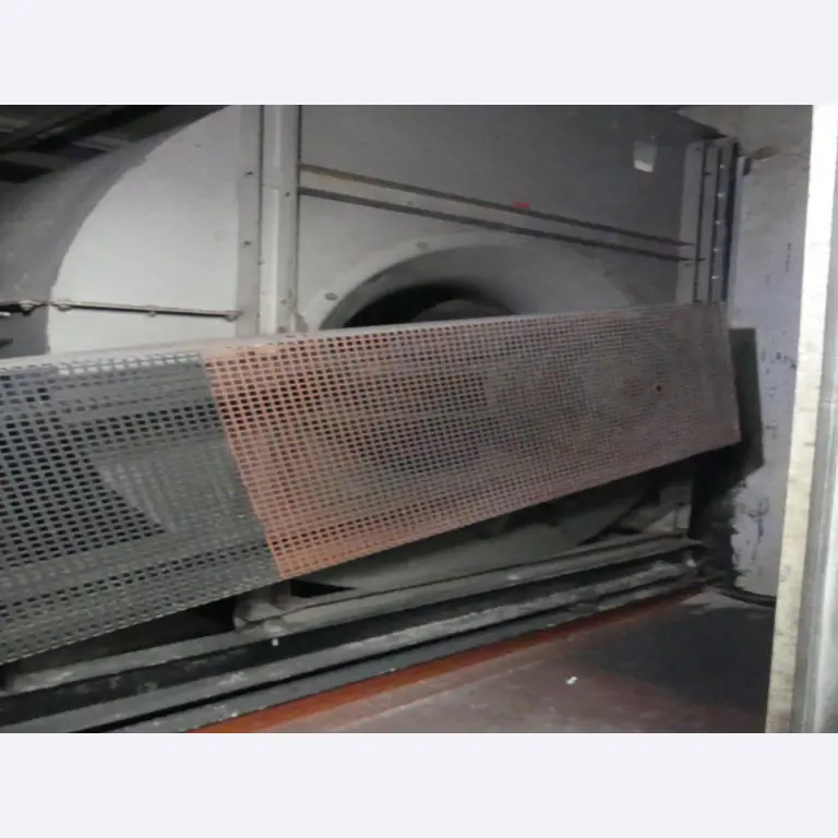 Equipement mécanique et accessoires d'une ancienne imprimerie en héliogravure-2