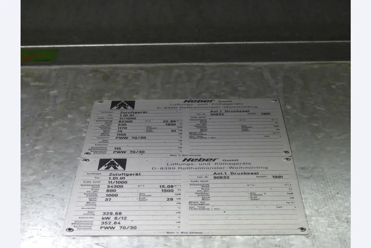 Equipement mécanique et accessoires d'une ancienne imprimerie en héliogravure-4