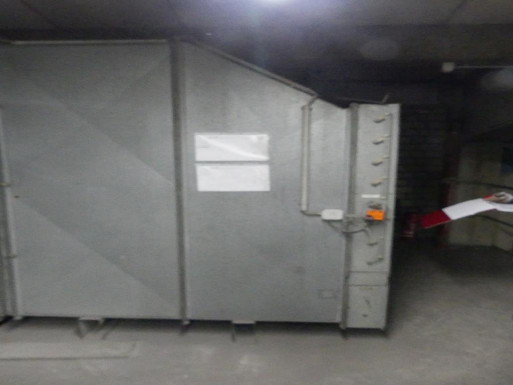 Maquinaria y accesorios de una antigua imprenta de huecograbado-3