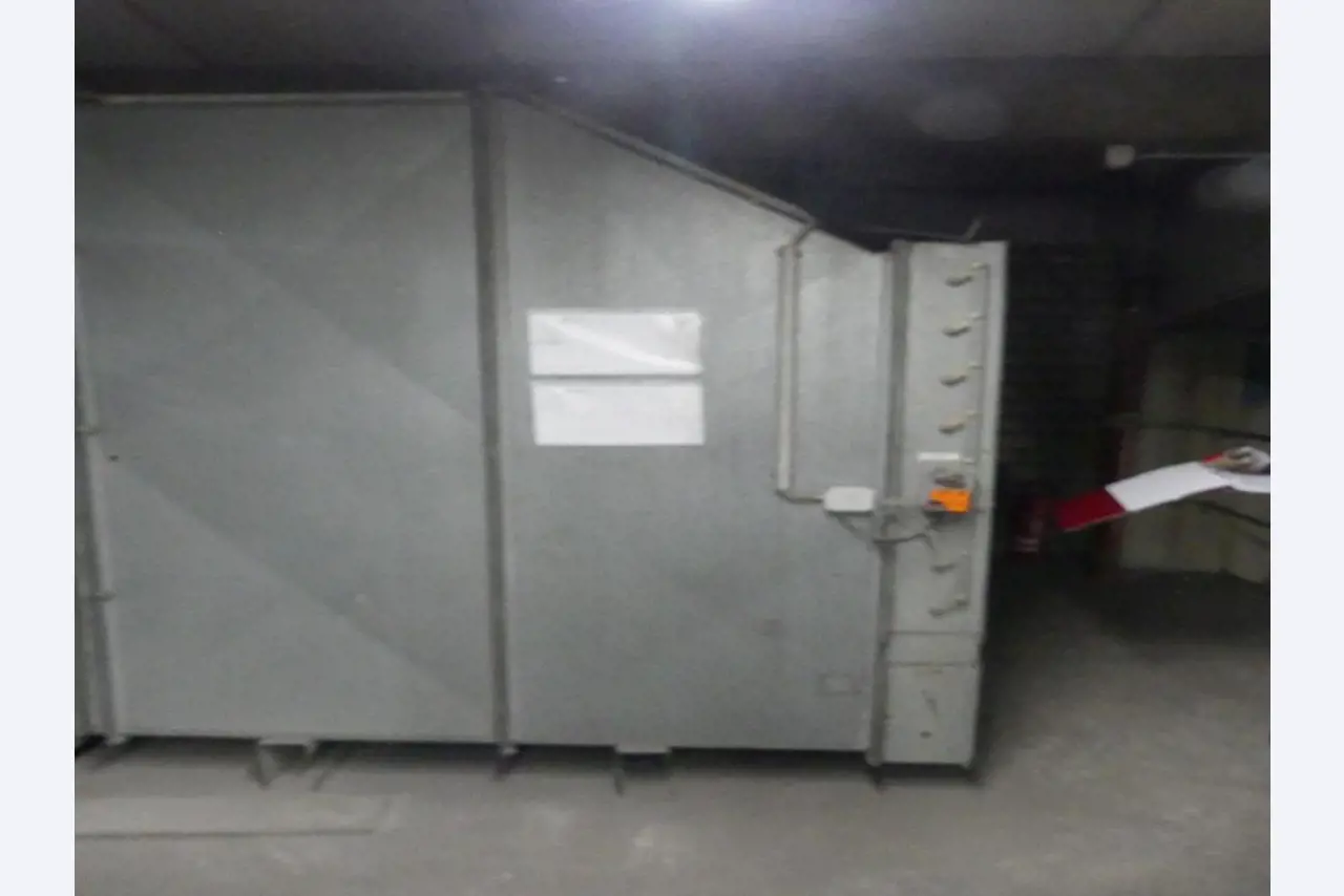 Equipement mécanique et accessoires d'une ancienne imprimerie en héliogravure-3