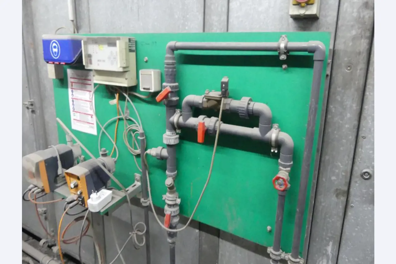 Equipement mécanique et accessoires d'une ancienne imprimerie en héliogravure-4