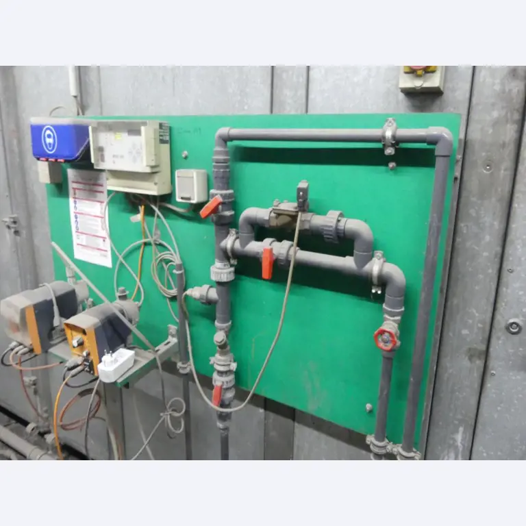 Equipement mécanique et accessoires d'une ancienne imprimerie en héliogravure-4