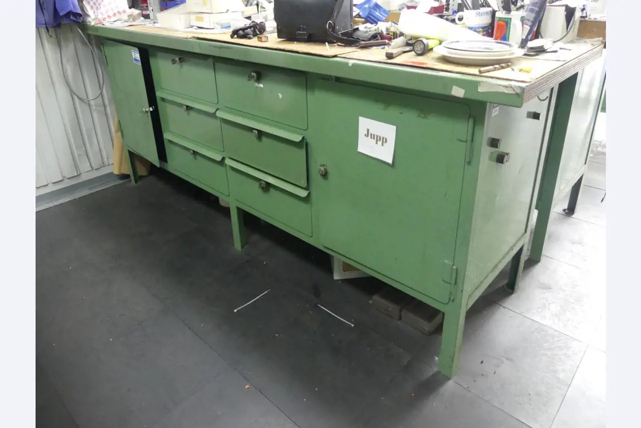 Stroje a příslušenství z bývalé hlubotiskové tiskárny-1