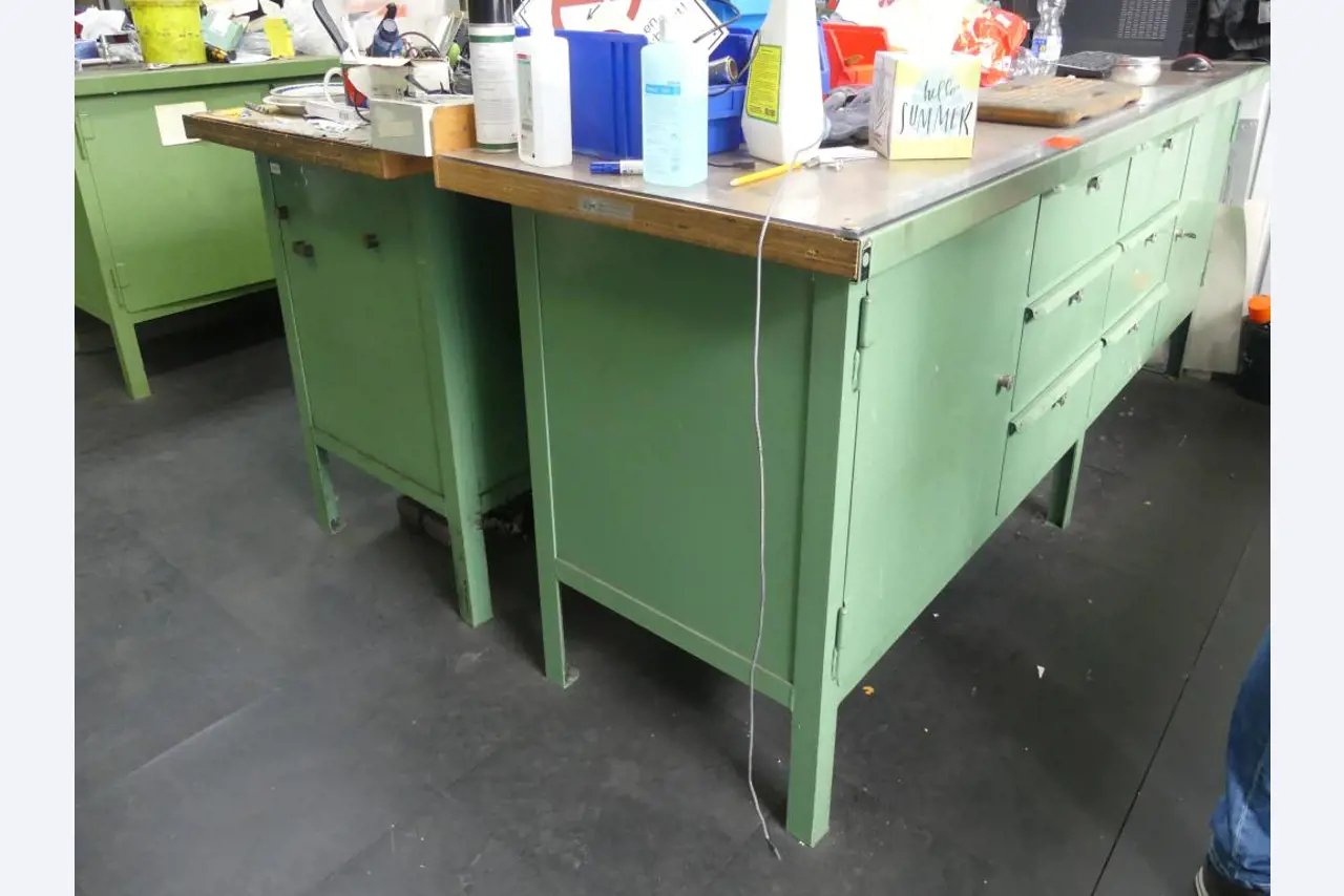 Stroje a příslušenství z bývalé hlubotiskové tiskárny-3