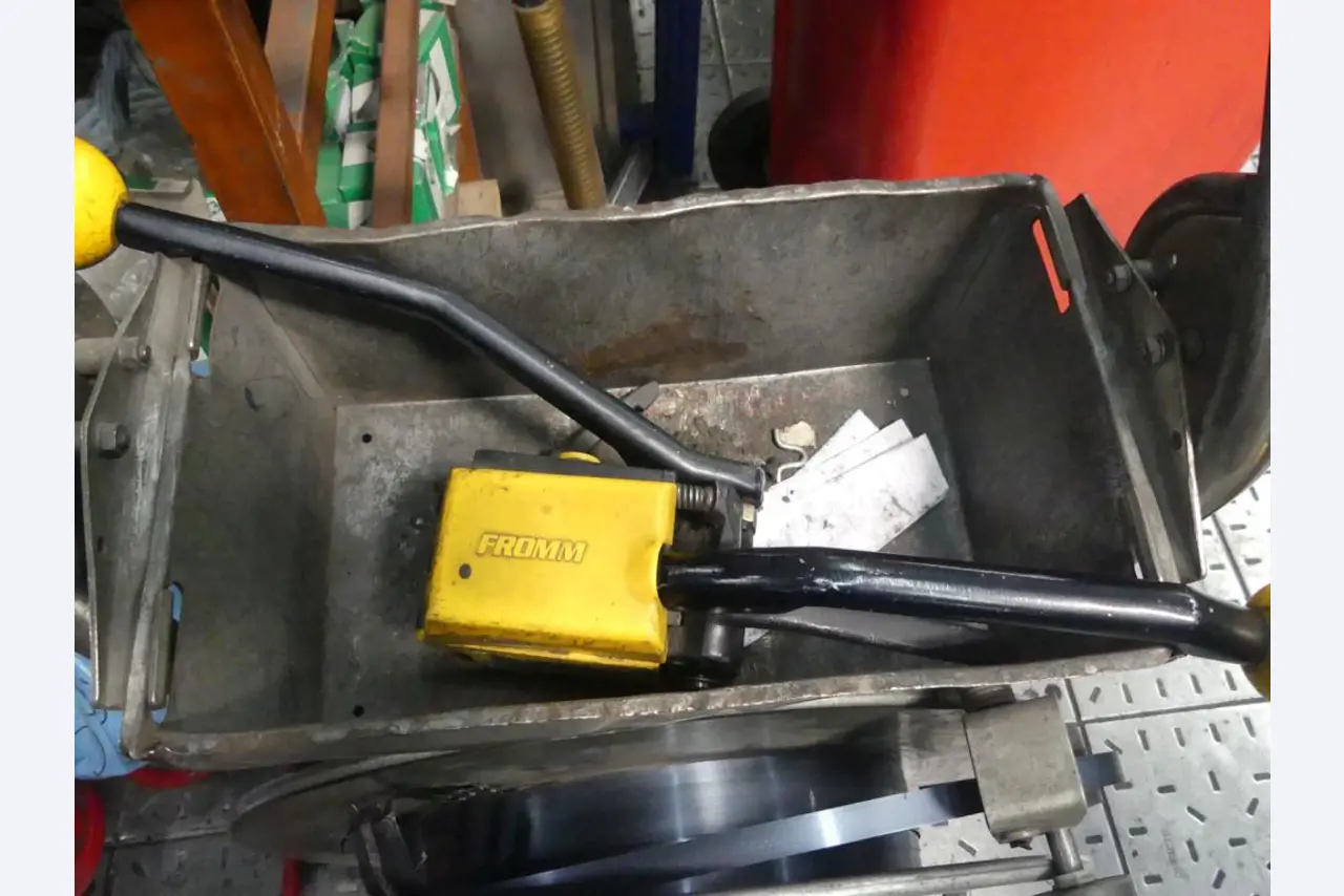 Maschinelle Einrichtung sowie Zubehör einer ehemaligen Tiefdruckerei-1