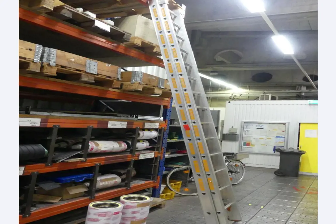 Maschinelle Einrichtung sowie Zubehör einer ehemaligen Tiefdruckerei-1