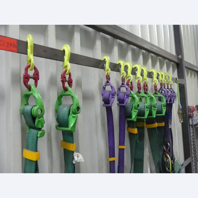 Equipement mécanique et accessoires d'une ancienne imprimerie en héliogravure-1