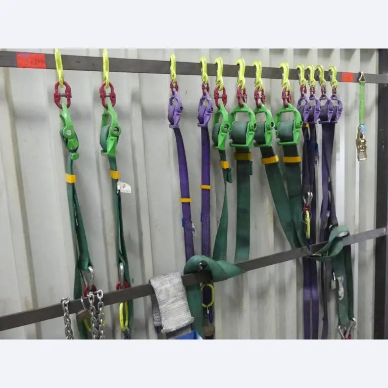 Equipement mécanique et accessoires d'une ancienne imprimerie en héliogravure-2