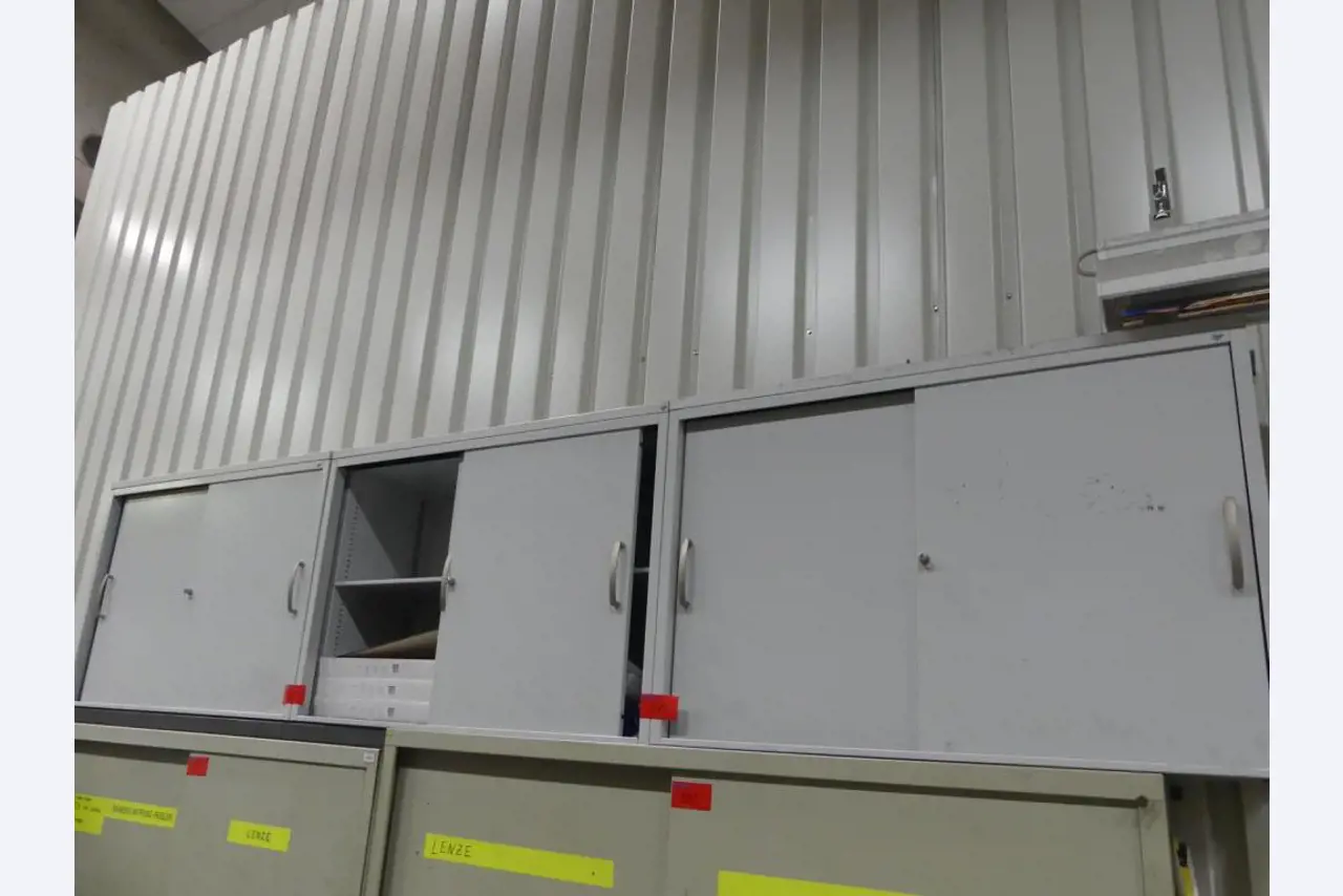 Maschinelle Einrichtung sowie Zubehör einer ehemaligen Tiefdruckerei-1