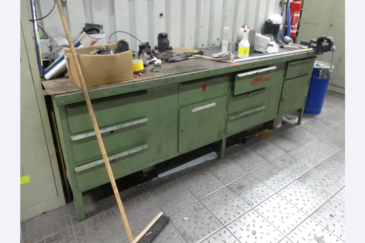 Stroje a příslušenství z bývalé hlubotiskové tiskárny-1