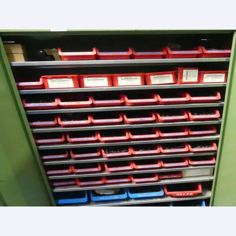 Máquinas e acessórios de uma antiga fábrica de impressão de gravuras-2