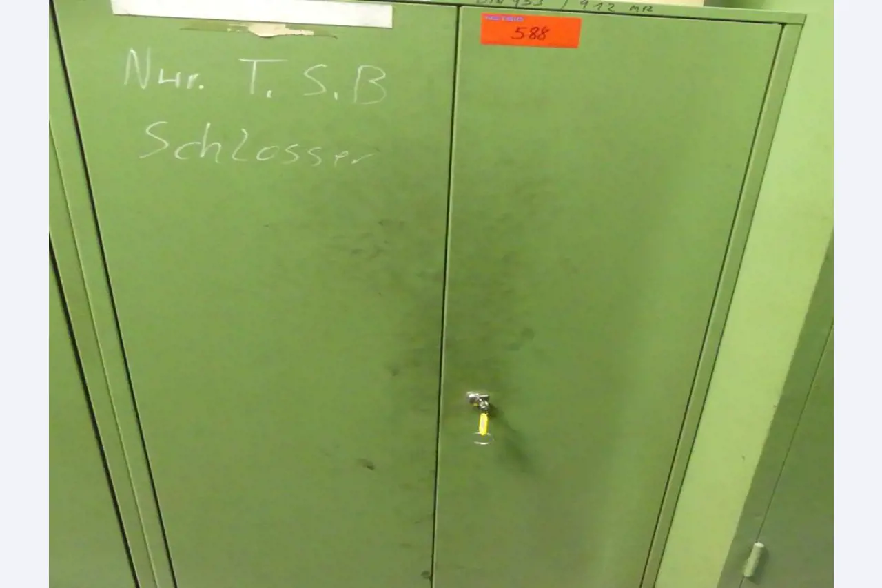 Maschinelle Einrichtung sowie Zubehör einer ehemaligen Tiefdruckerei-1