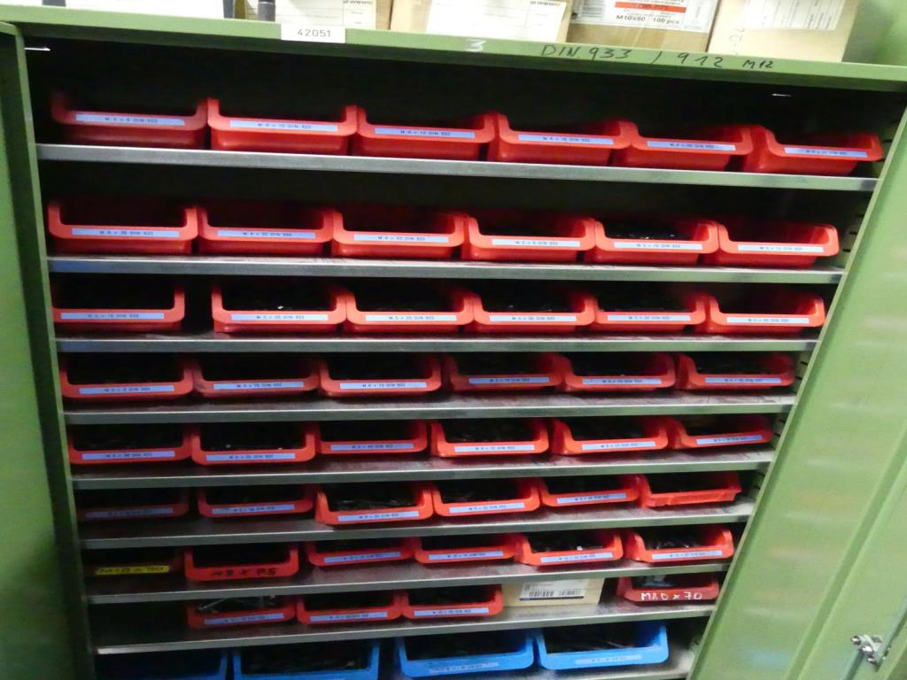 Maschinelle Einrichtung sowie Zubehör einer ehemaligen Tiefdruckerei-2