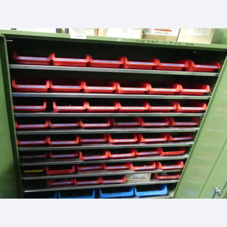 Maschinelle Einrichtung sowie Zubehör einer ehemaligen Tiefdruckerei-2