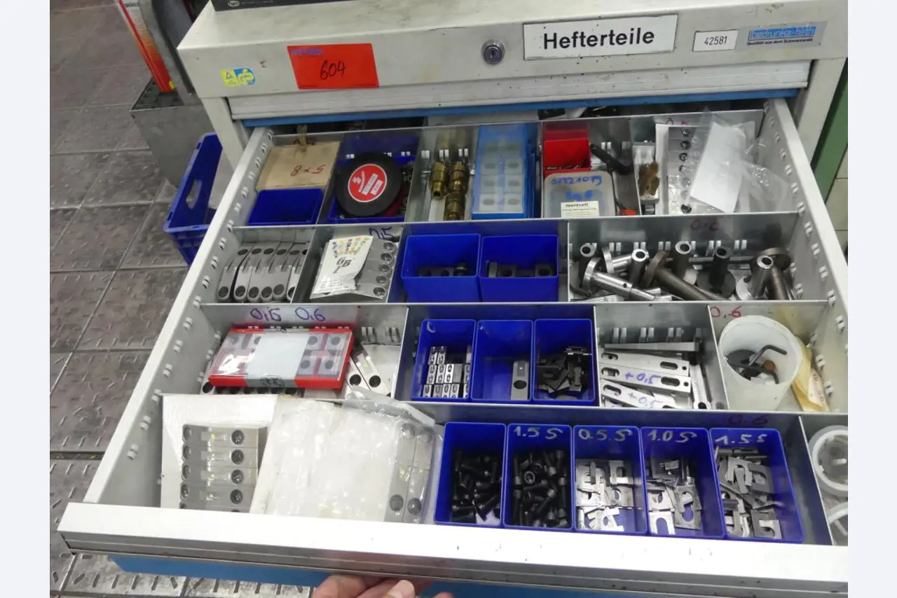 Maschinelle Einrichtung sowie Zubehör einer ehemaligen Tiefdruckerei-3