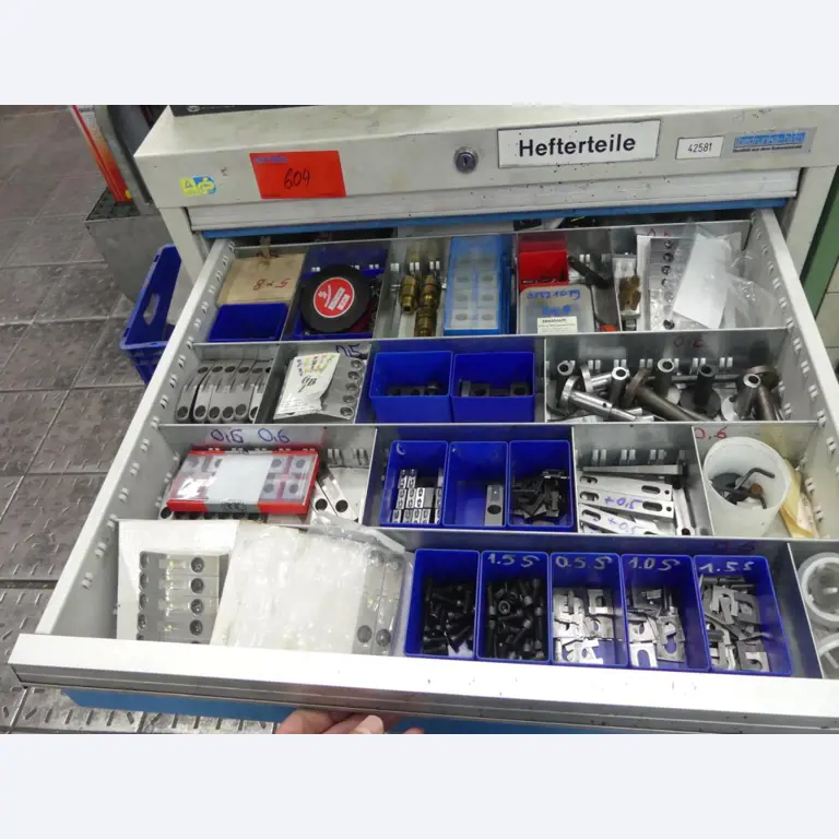 Maschinelle Einrichtung sowie Zubehör einer ehemaligen Tiefdruckerei-3