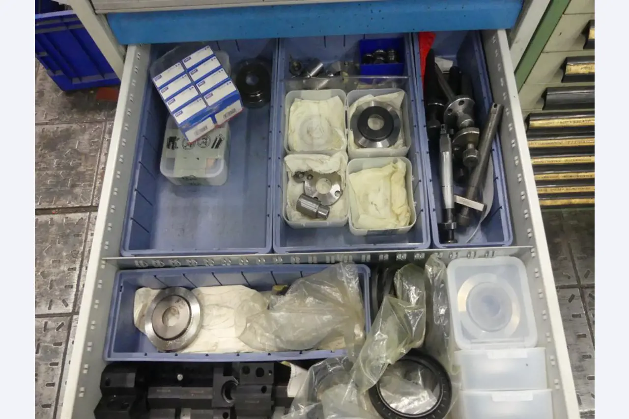Maschinelle Einrichtung sowie Zubehör einer ehemaligen Tiefdruckerei-5
