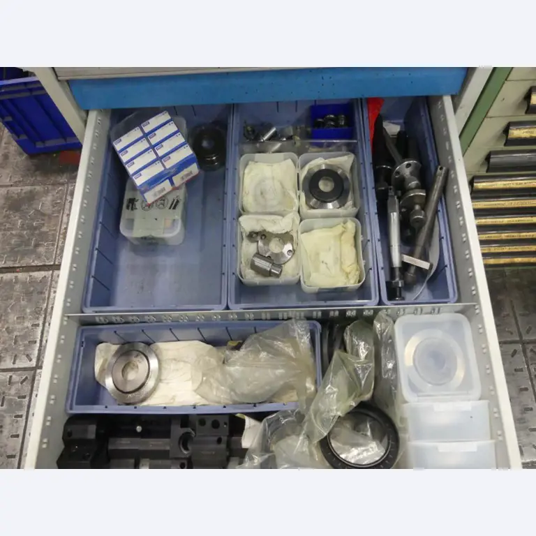 Maschinelle Einrichtung sowie Zubehör einer ehemaligen Tiefdruckerei-5