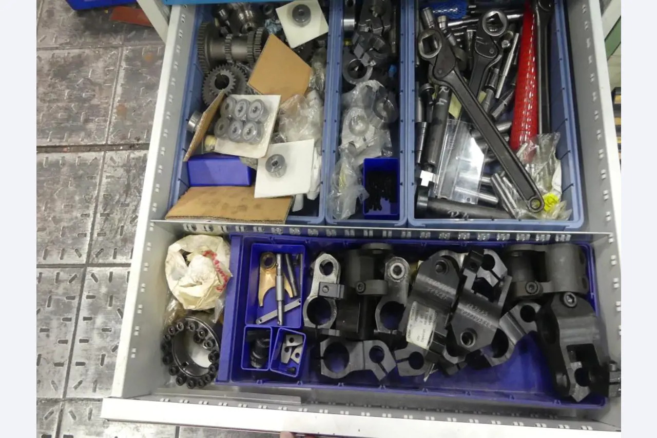 Maschinelle Einrichtung sowie Zubehör einer ehemaligen Tiefdruckerei-6
