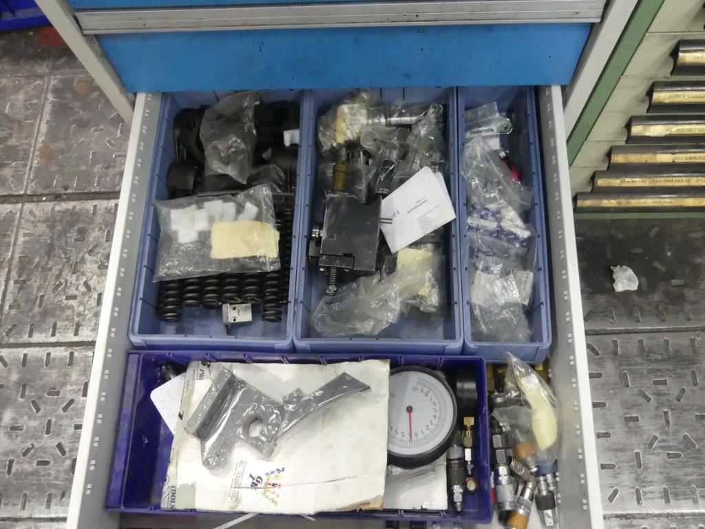 Máquinas e acessórios de uma antiga fábrica de impressão de gravuras-7