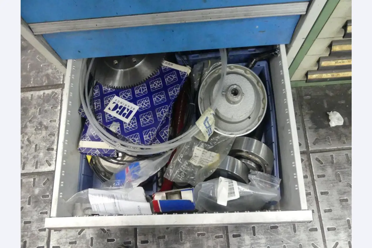 Maschinelle Einrichtung sowie Zubehör einer ehemaligen Tiefdruckerei-8