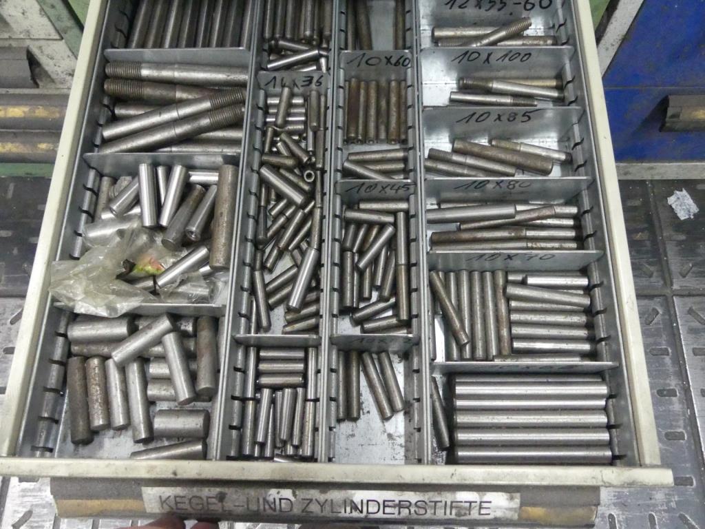 Maquinaria y accesorios de una antigua imprenta de huecograbado-10