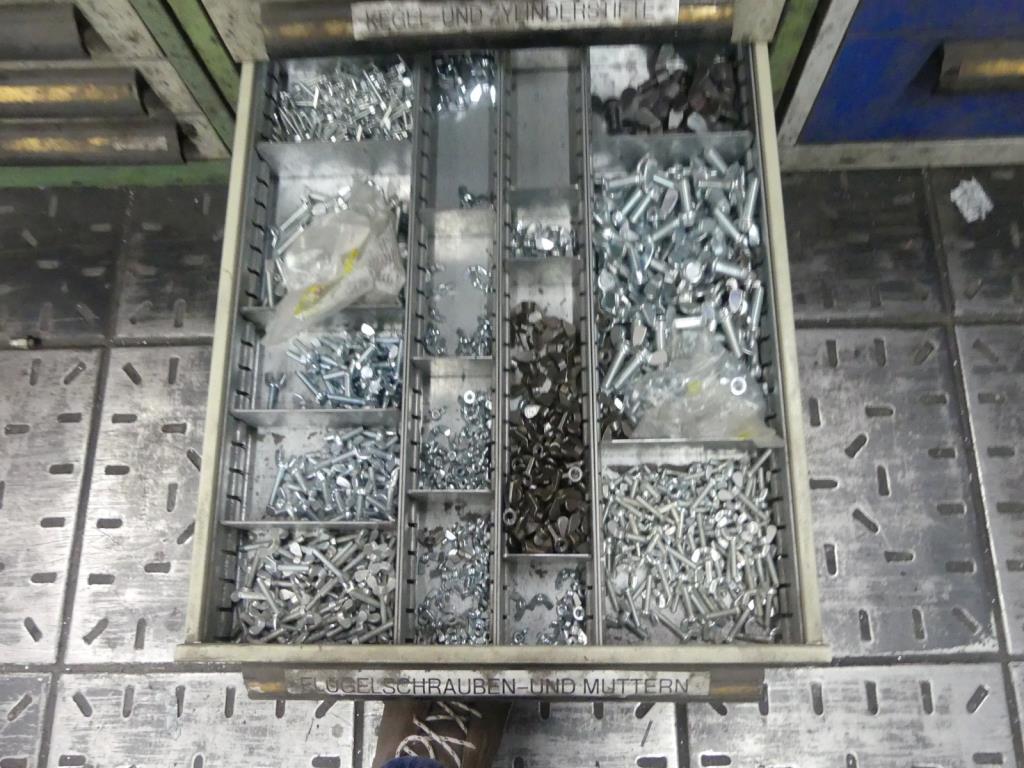 Maquinaria y accesorios de una antigua imprenta de huecograbado-12