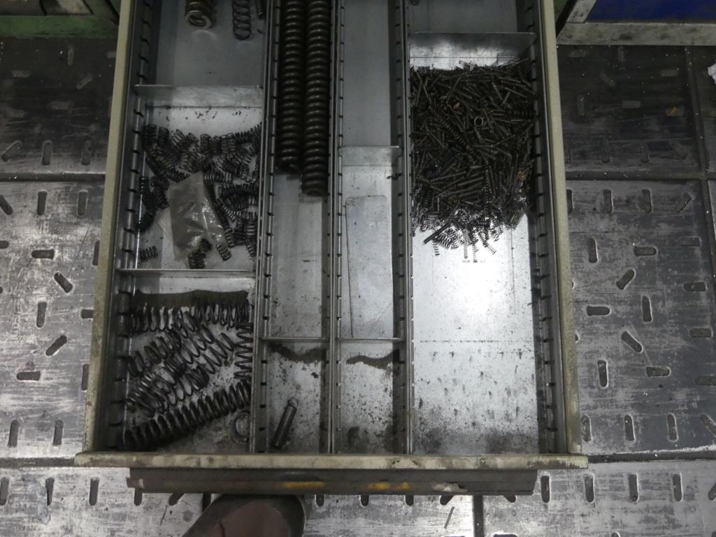 Maquinaria y accesorios de una antigua imprenta de huecograbado-13