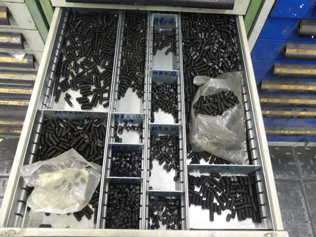 Maquinaria y accesorios de una antigua imprenta de huecograbado-5