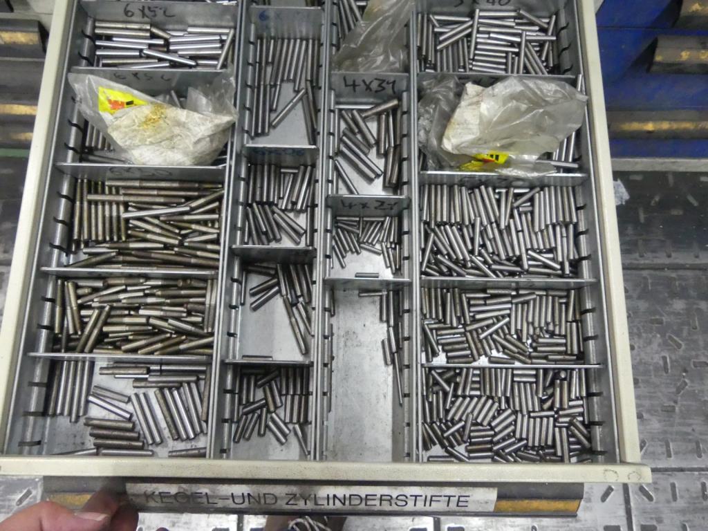 Maquinaria y accesorios de una antigua imprenta de huecograbado-8