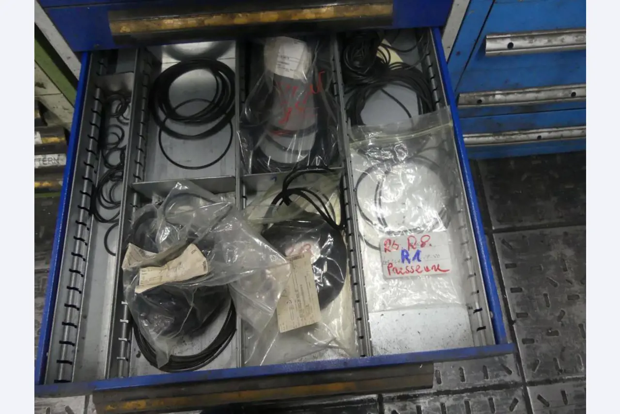 Maschinelle Einrichtung sowie Zubehör einer ehemaligen Tiefdruckerei-9