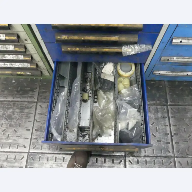 Maschinelle Einrichtung sowie Zubehör einer ehemaligen Tiefdruckerei-11