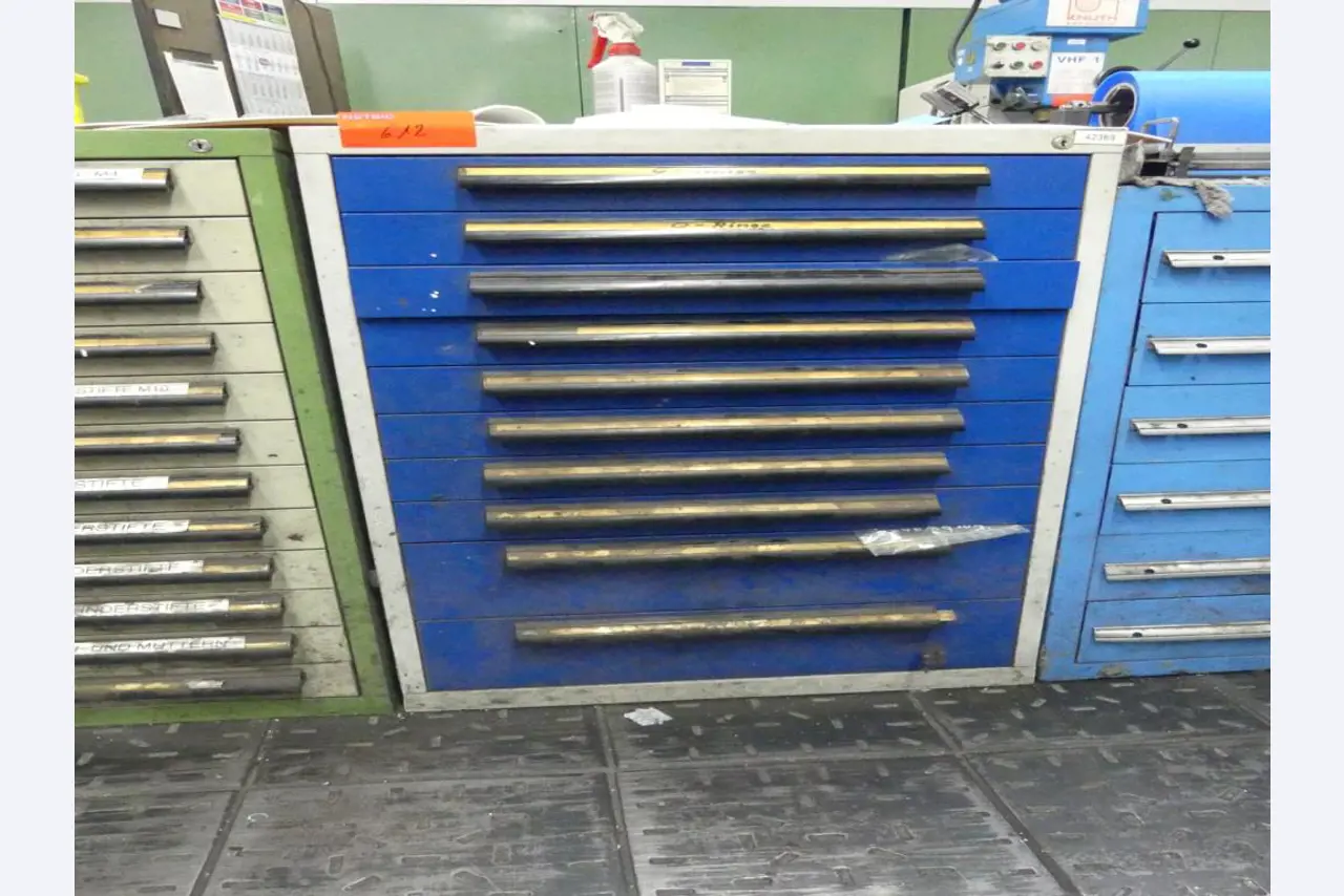 Maschinelle Einrichtung sowie Zubehör einer ehemaligen Tiefdruckerei-1