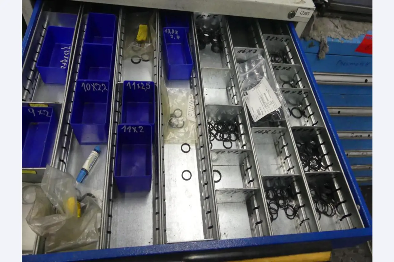 Maschinelle Einrichtung sowie Zubehör einer ehemaligen Tiefdruckerei-2